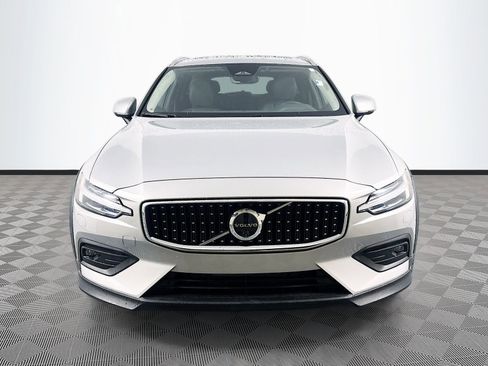 Used 2025 Volvo V60 B5 Cross Country Plus AWD/4WD image 2
