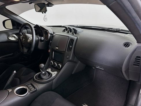 Used 2017 Nissan 370Z Coupe RWD image 24
