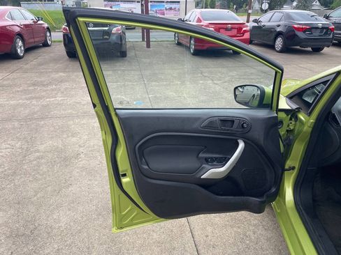 Used 2013 Ford Fiesta SE image 7