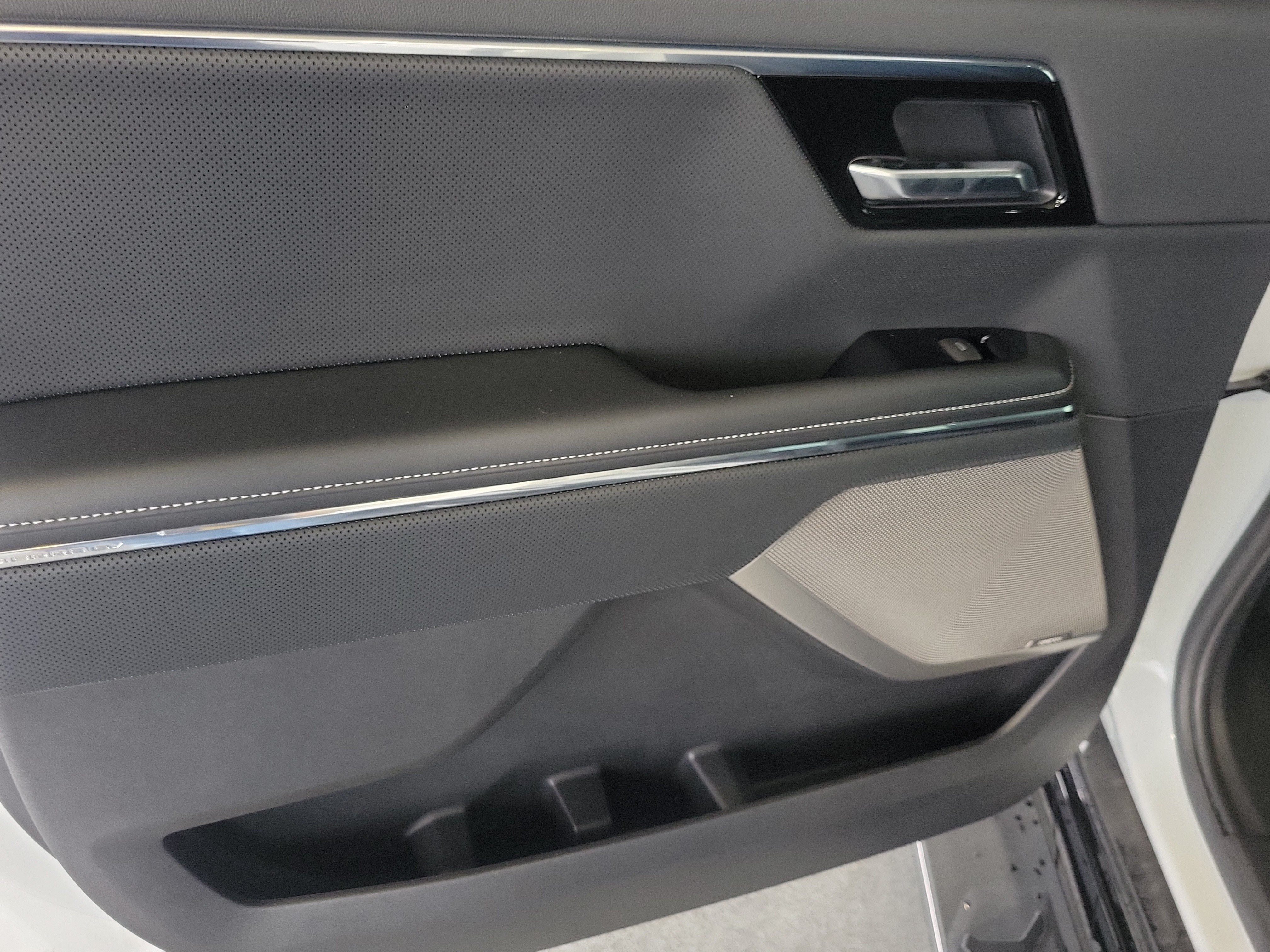 Used 2025 GMC Sierra EV Denali AWD/4WD image 11