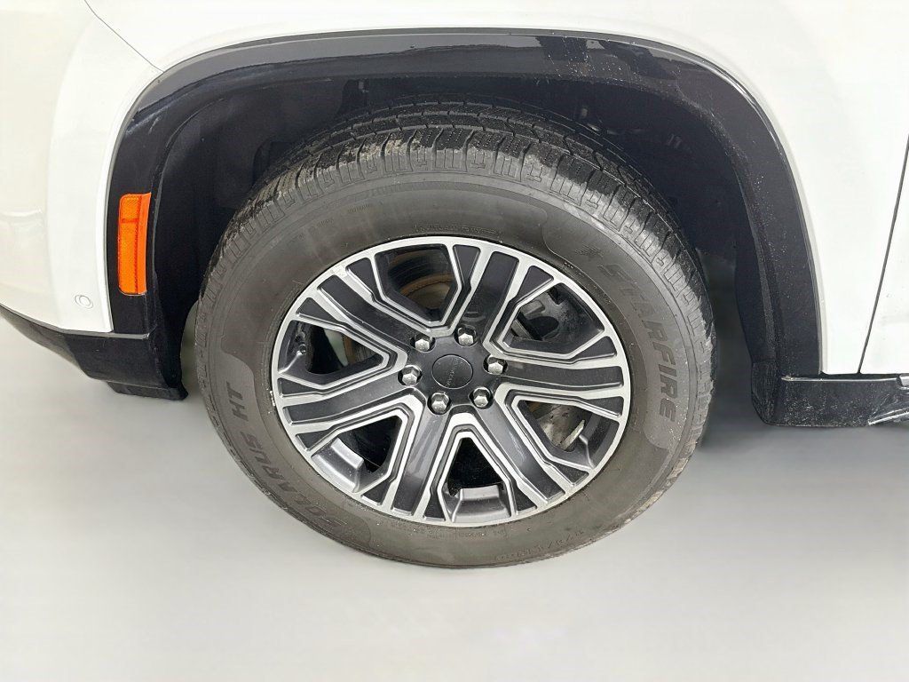 Used 2024 Jeep Wagoneer Series II w/ Flexible Seating Group RWD image 37