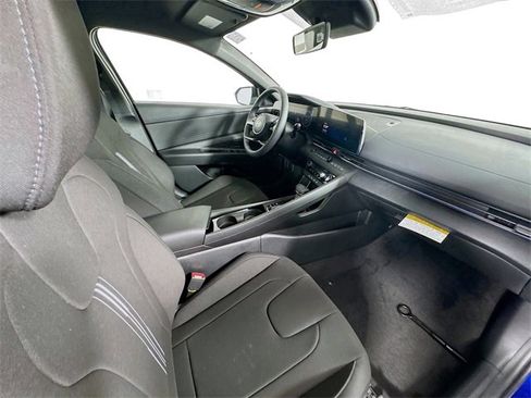 New 2025 Hyundai Elantra SEL image 27