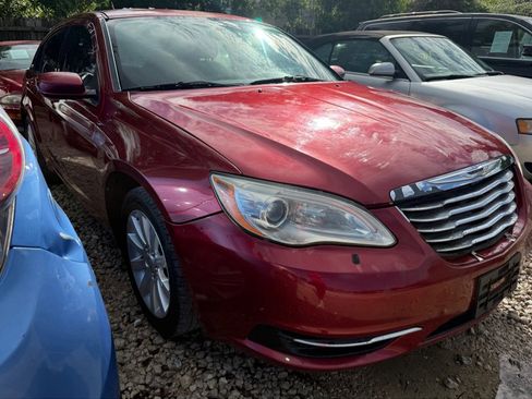 Used 2013 Chrysler 200 Touring image 3