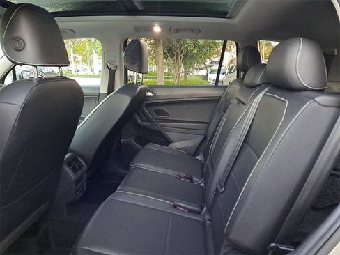 Certified 2021 Volkswagen Tiguan SE w/ Panoramic Sunroof Package image 7