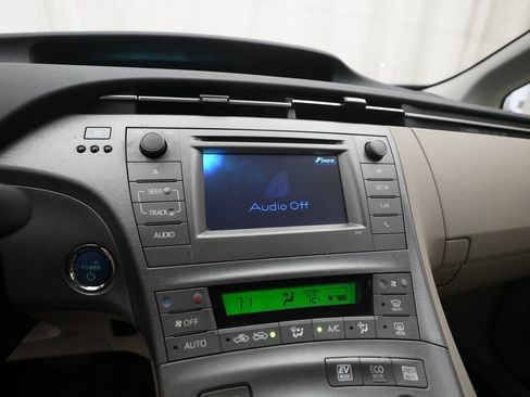 Used 2015 Toyota Prius Two image 6