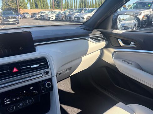 Used 2025 Genesis G70 2.5T AWD/4WD image 37