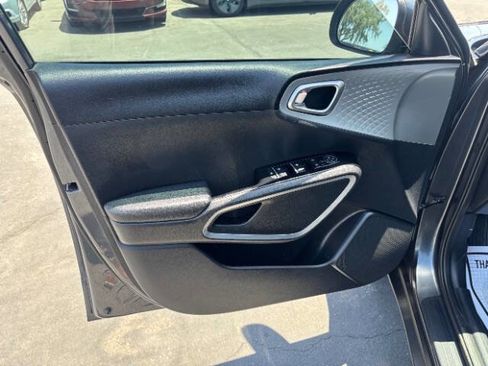 Used 2022 Kia Soul LX w/ Technology Package FWD image 10