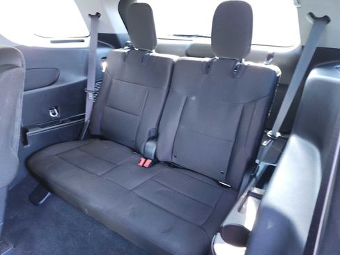 Used 2023 Ford Explorer XLT AWD/4WD image 16