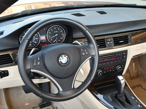 Used 2011 BMW 328i Convertible image 12