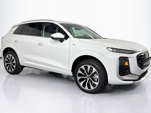 New 2026 Audi Q3 quattro 2.0T AWD/4WD image 3