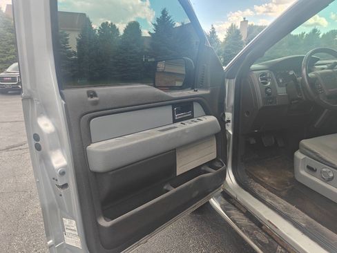 Used 2014 Ford F150 XLT w/ XLT Chrome Package AWD/4WD image 8