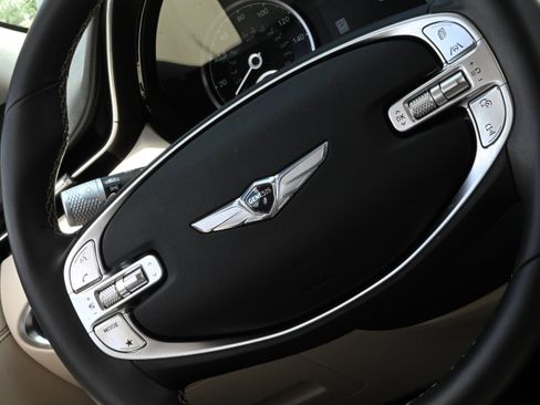 Used 2022 Genesis GV70 2.5T w/ Advanced Package AWD/4WD image 25