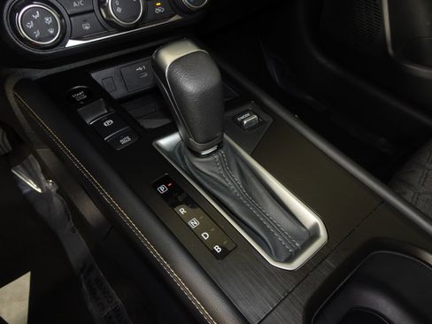 Certified 2025 Nissan Kicks SV image 24