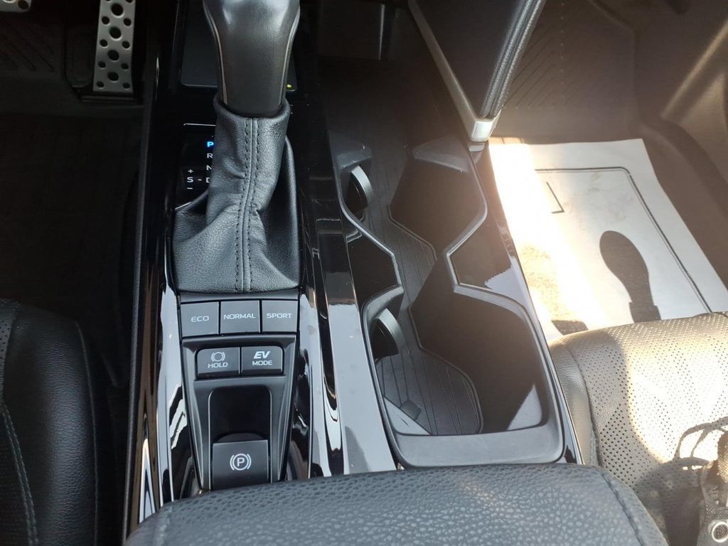 Used 2025 Toyota Camry XSE AWD/4WD image 12