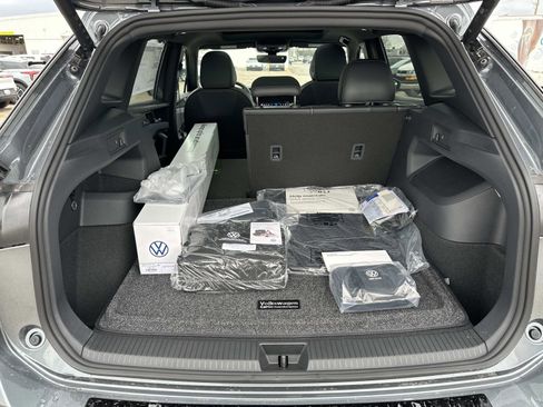 New 2026 Volkswagen Tiguan SE R-Line image 10