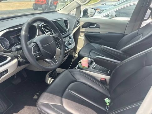 Used 2023 Chrysler Pacifica Touring-L AWD/4WD image 20