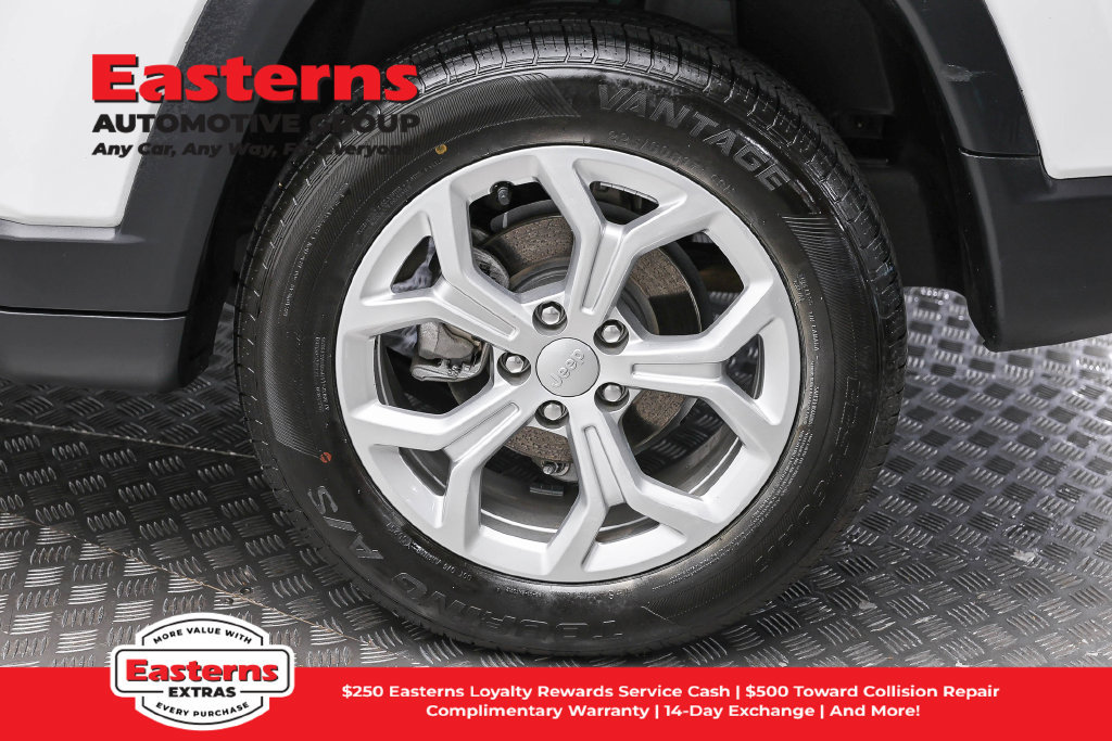 Used 2024 Jeep Compass Latitude AWD/4WD image 9