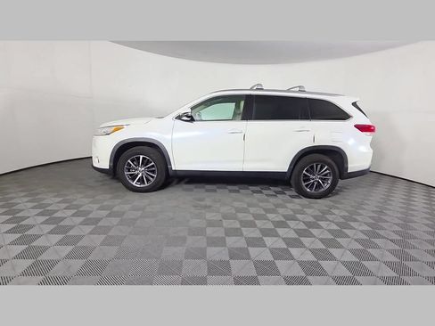 Used 2019 Toyota Highlander XLE FWD image 48