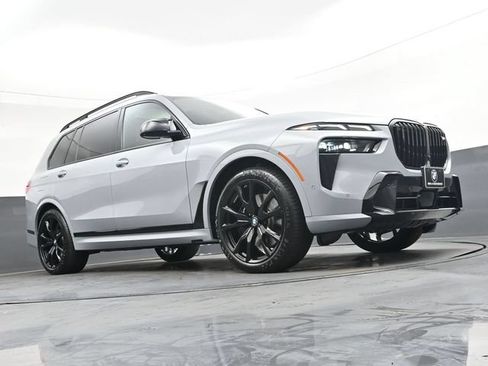 Used 2025 BMW X7 M60i AWD/4WD image 39