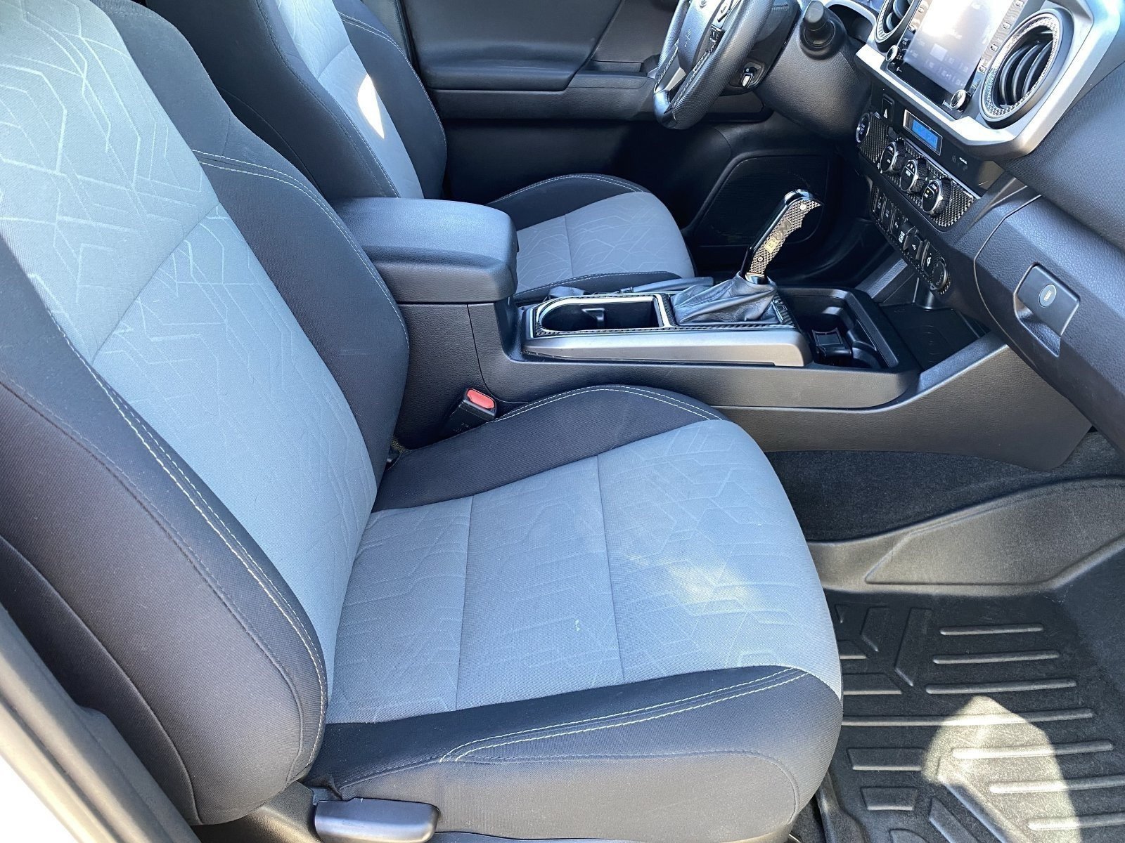 Used 2021 Toyota Tacoma TRD Off-Road w/ Technology Package RWD image 10