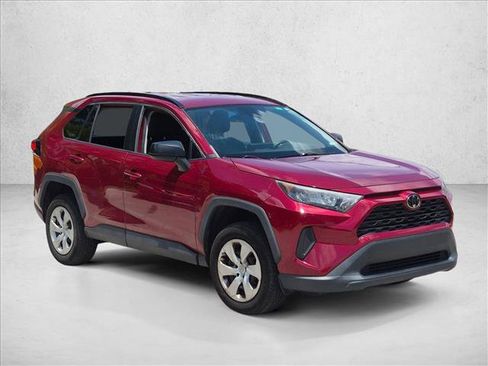 Used 2021 Toyota RAV4 LE FWD image 3