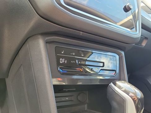 Used 2024 Volkswagen Tiguan SE image 22