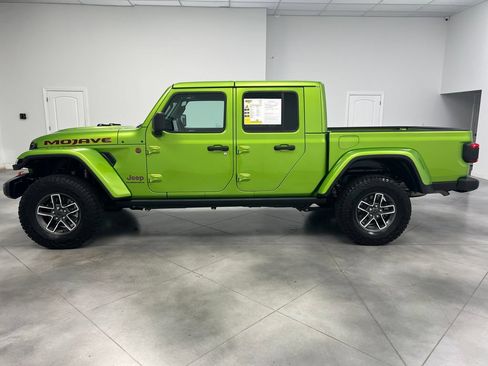 Used 2025 Jeep Gladiator Mojave w/ Convenience Group AWD/4WD image 5