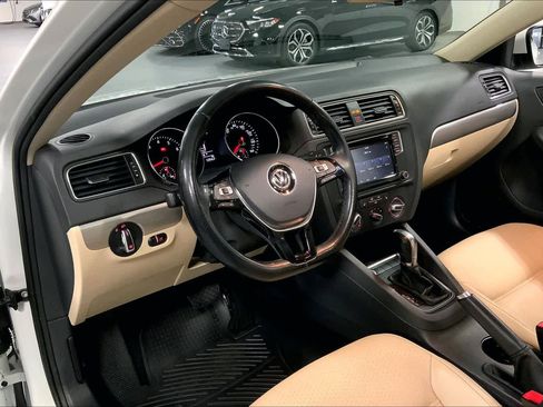 Used 2017 Volkswagen Jetta SE image 17