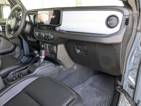 Used 2025 Jeep Wrangler Unlimited Sport AWD/4WD image 28
