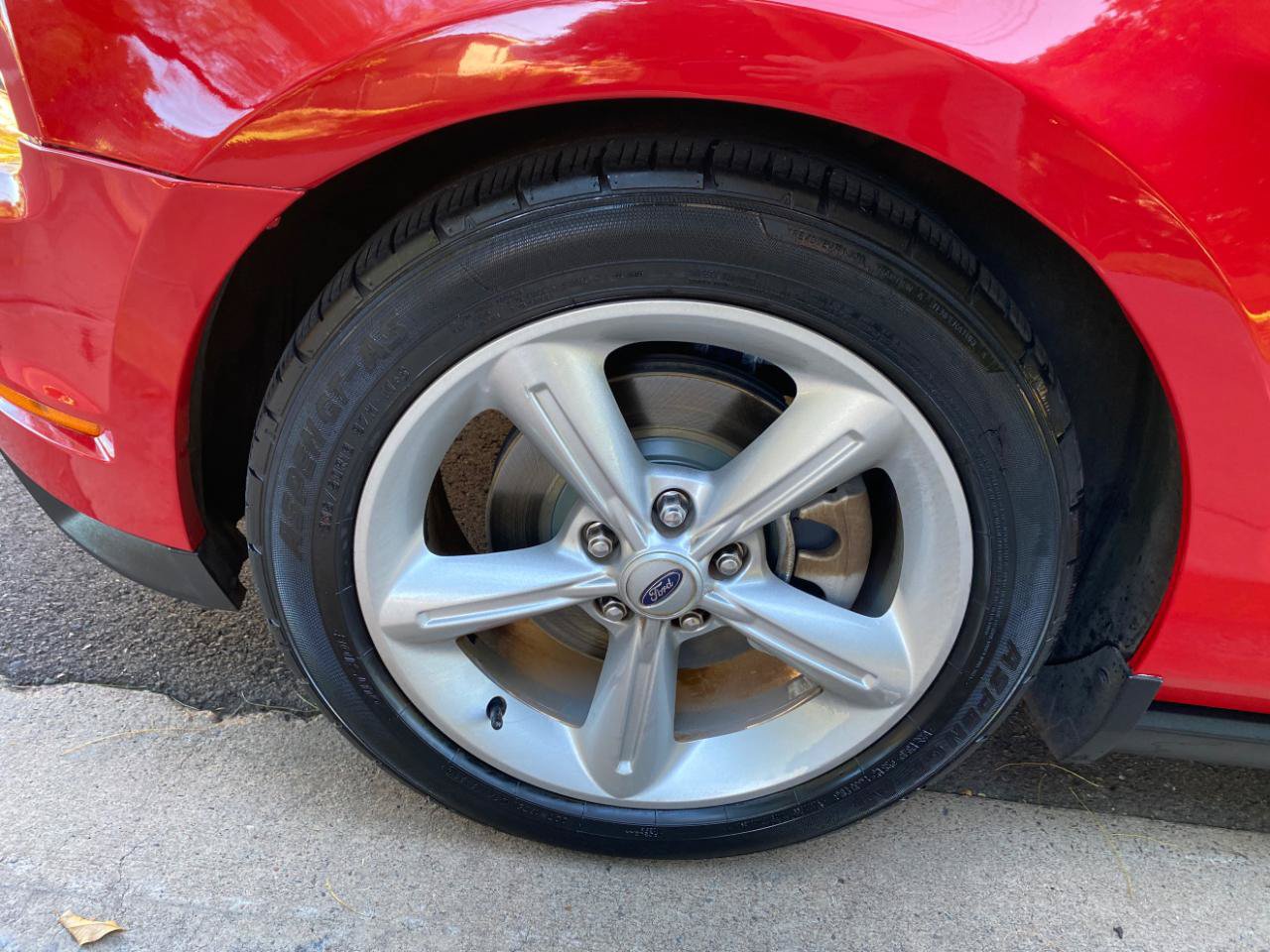 Used 2010 Ford Mustang GT RWD image 23