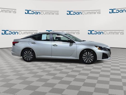 Used 2024 Nissan Altima 2.5 SV FWD image 9