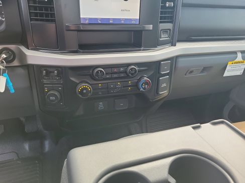 New 2025 Ford F250 XLT w/ F-250 >10K GVWR Package image 30