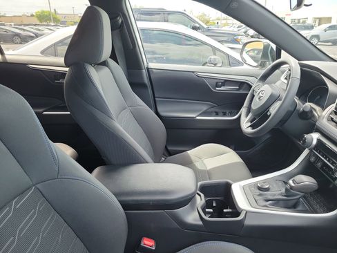 Used 2023 Toyota RAV4 SE w/ Convenience Package image 10