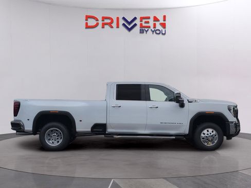 New 2026 GMC Sierra 3500 SLT w/ SLT Premium Package AWD/4WD image 5