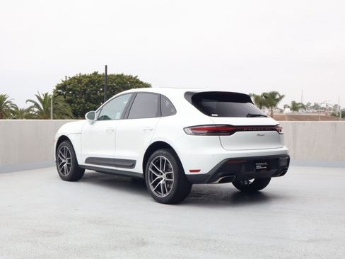 Certified 2025 Porsche Macan AWD/4WD image 3