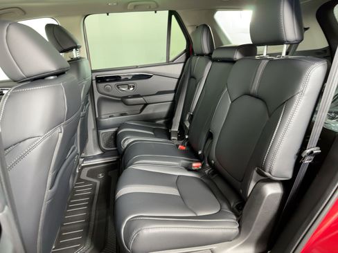 New 2025 Honda Pilot Touring image 14