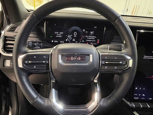 Used 2025 GMC Acadia Elevation image 33