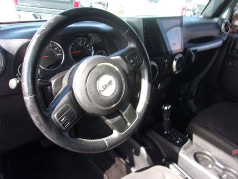 Used 2015 Jeep Wrangler Unlimited Sahara AWD/4WD image 15