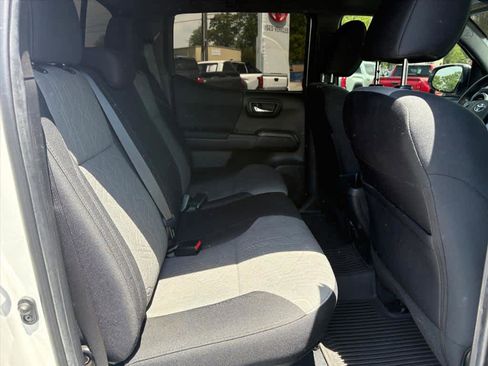 Used 2022 Toyota Tacoma TRD Sport w/ Technology Package AWD/4WD image 8