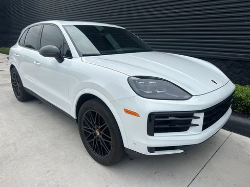 Certified 2024 Porsche Cayenne AWD/4WD image 12