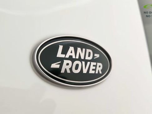 Used 2024 Land Rover Defender 130 X-Dynamic SE AWD/4WD image 34
