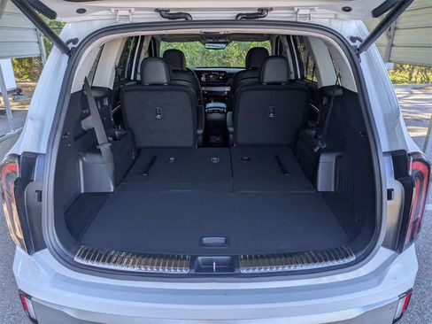 Used 2024 Kia Telluride SX Prestige w/ Towing Package image 13