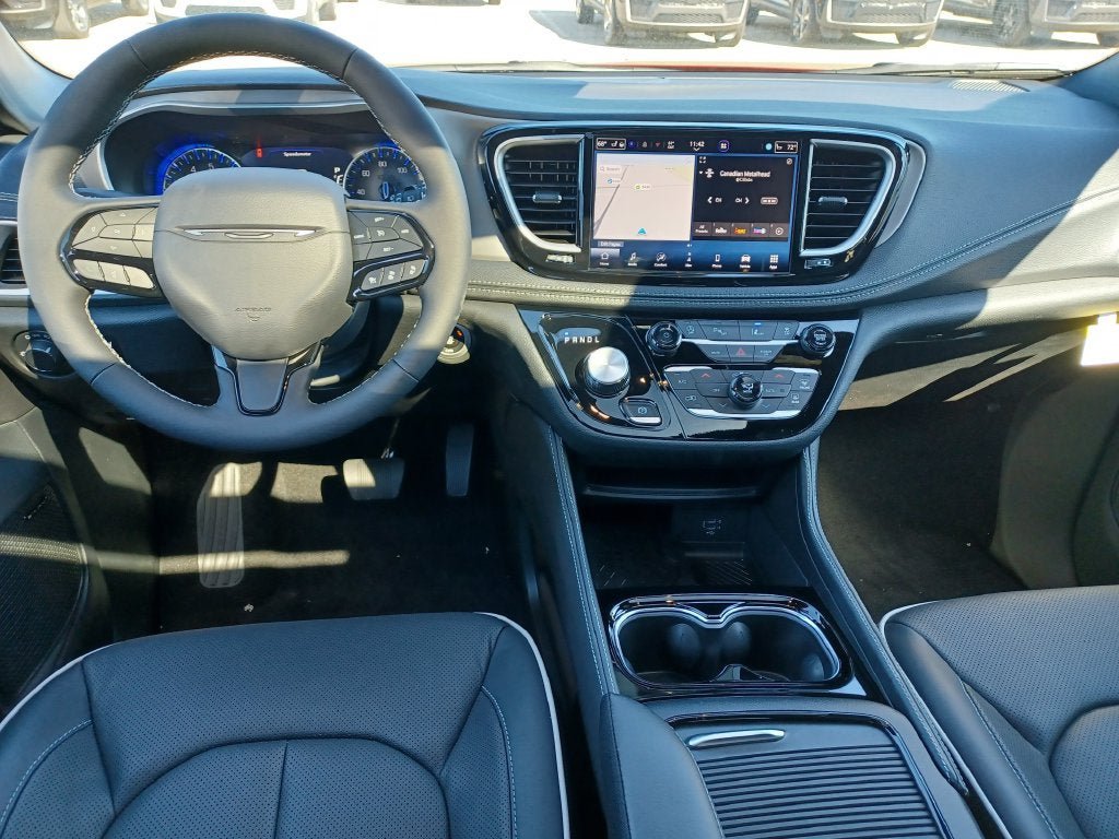New 2027 Chrysler Pacifica Limited w/ Family Tech Group AWD/4WD image 25
