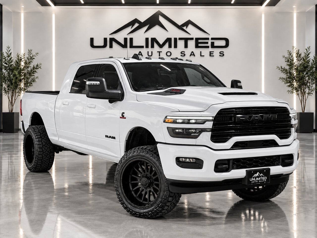 Used 2025 RAM 2500 Laramie w/ Night Edition AWD/4WD image 1