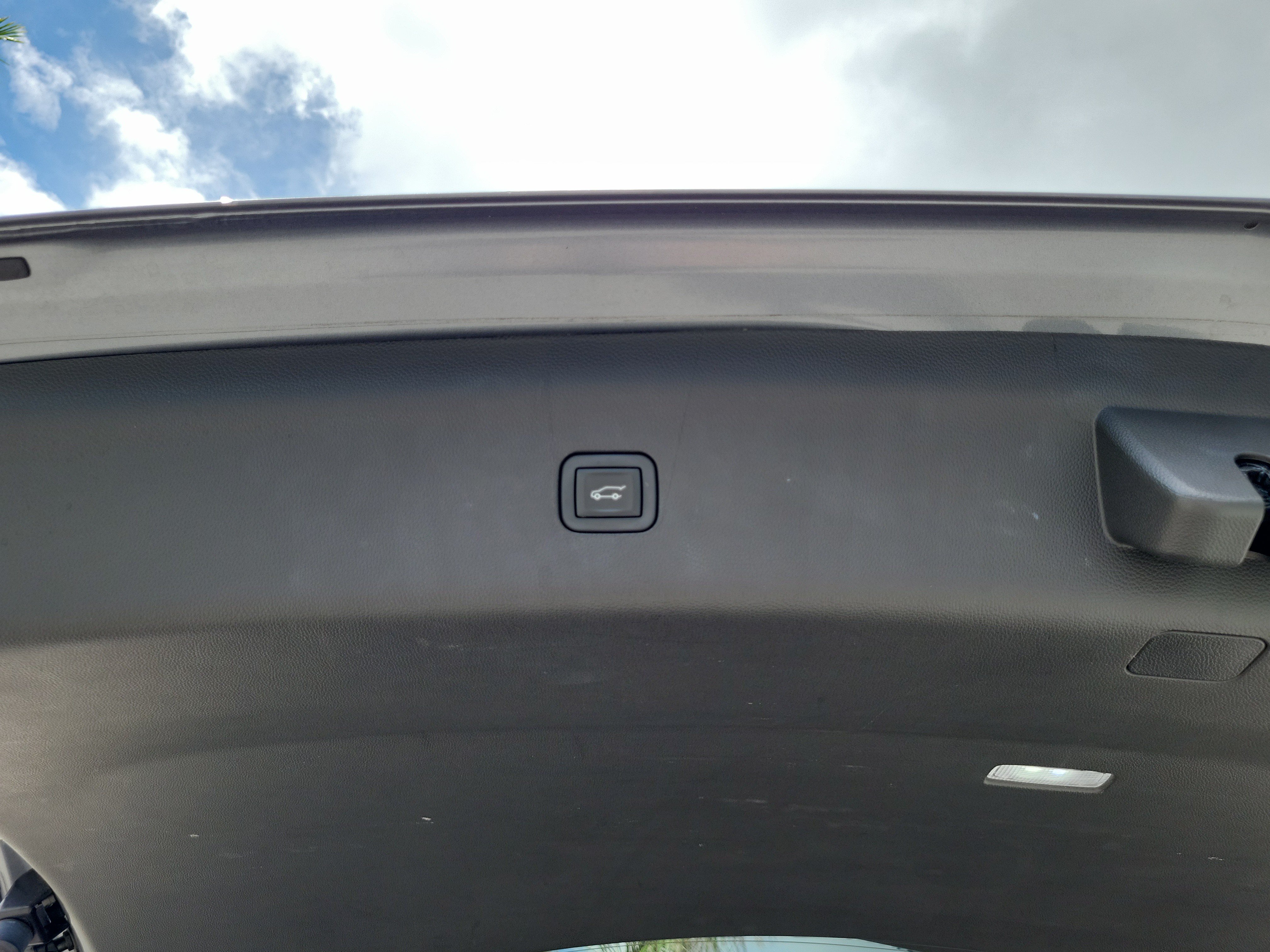 Used 2021 Buick Enclave Premium w/ Sun and Sites Package FWD image 18