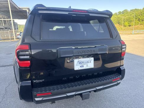 Used 2025 Toyota 4Runner SR5 AWD/4WD image 5