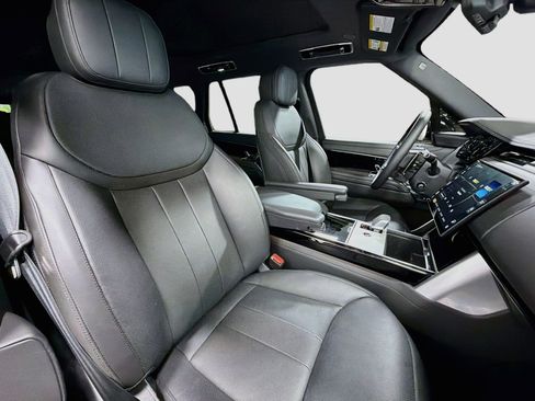 Certified 2025 Land Rover Range Rover SE AWD/4WD image 16