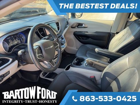 Used 2021 Chrysler Pacifica Touring-L w/ Uconnect Theater Family Group image 9