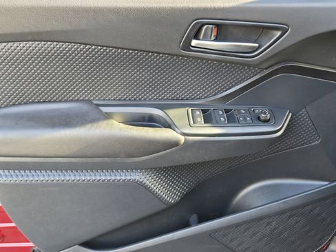 Used 2018 Toyota C-HR XLE image 28