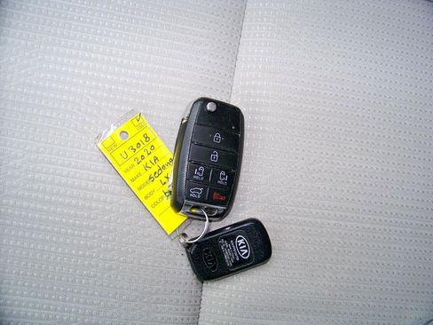 Used 2020 Kia Sedona LX FWD image 27